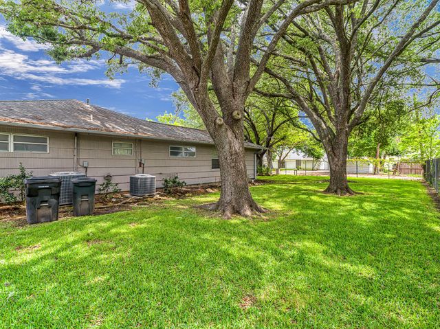 1105 San Jacinto Street, Rosenberg, TX 77471