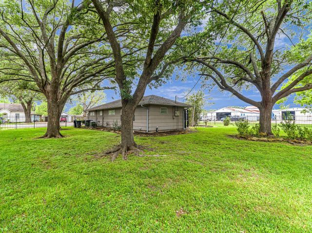 1105 San Jacinto Street, Rosenberg, TX 77471