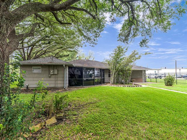 1105 San Jacinto Street, Rosenberg, TX 77471