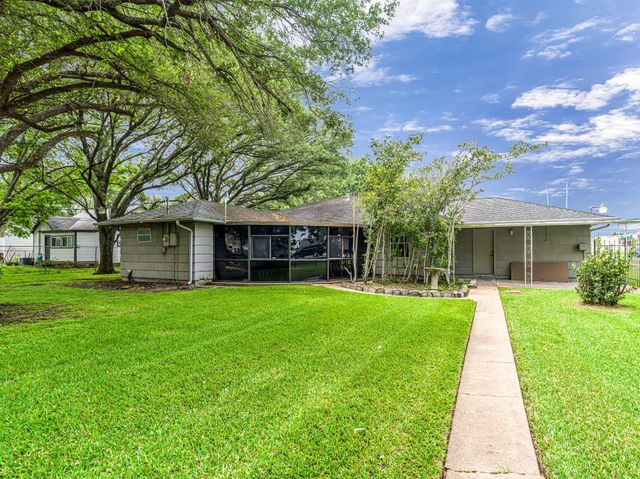 1105 San Jacinto Street, Rosenberg, TX 77471