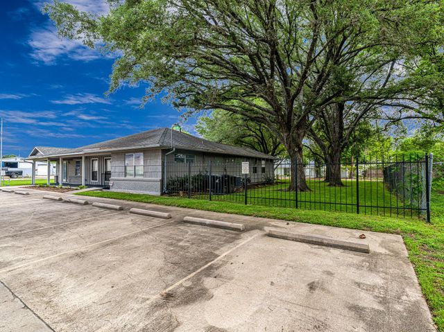 1105 San Jacinto Street, Rosenberg, TX 77471