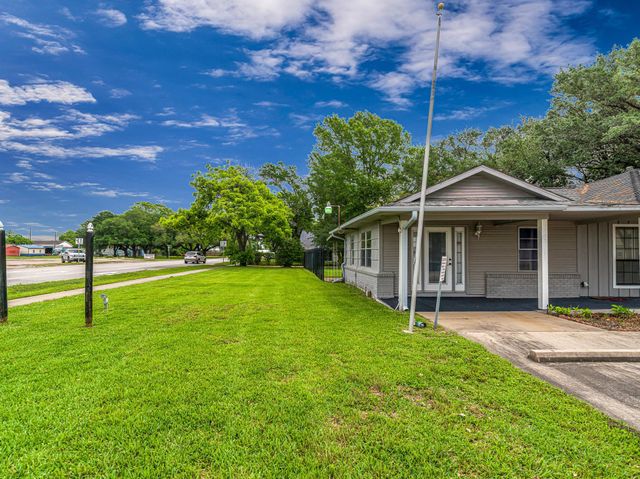 1105 San Jacinto Street, Rosenberg, TX 77471