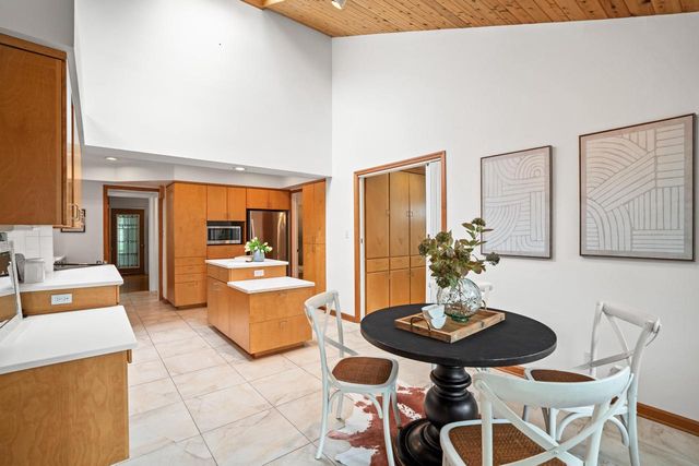 5160 N Idlewild AVENUE, Whitefish Bay, WI 53217