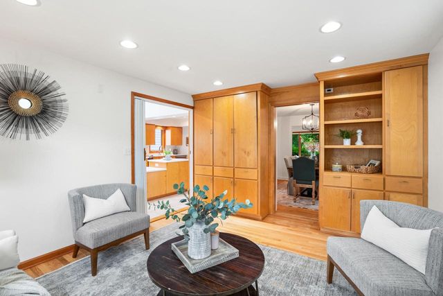 5160 N Idlewild AVENUE, Whitefish Bay, WI 53217