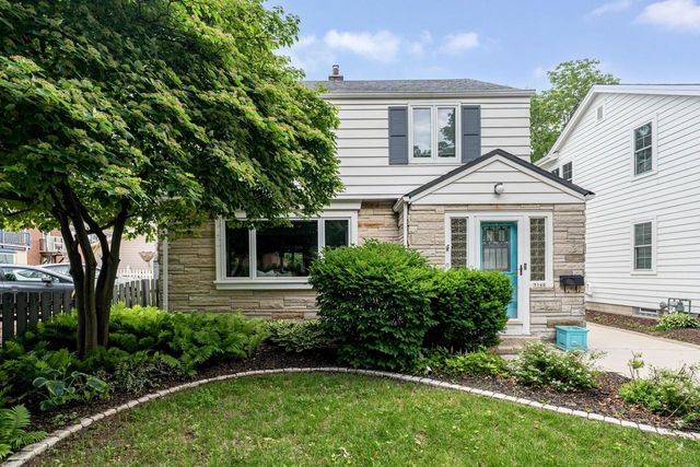 5160 N Idlewild AVENUE, Whitefish Bay, WI 53217