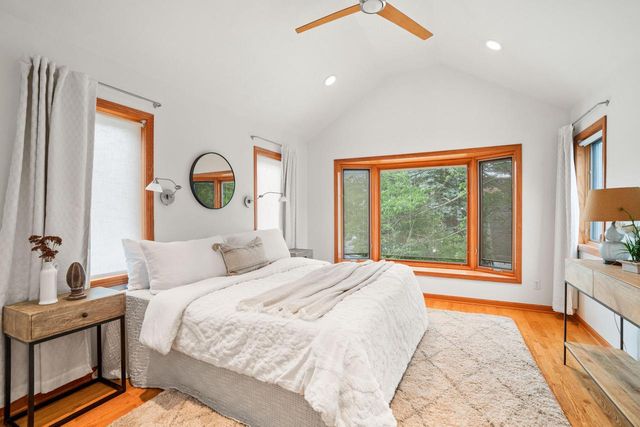5160 N Idlewild AVENUE, Whitefish Bay, WI 53217