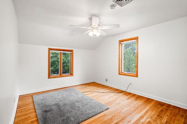 5160 N Idlewild AVENUE, Whitefish Bay, WI 53217
