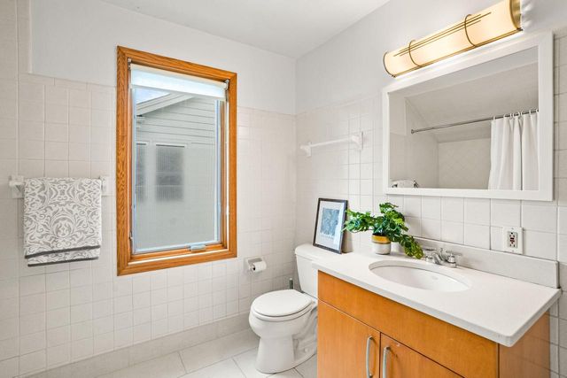 5160 N Idlewild AVENUE, Whitefish Bay, WI 53217