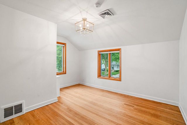5160 N Idlewild AVENUE, Whitefish Bay, WI 53217