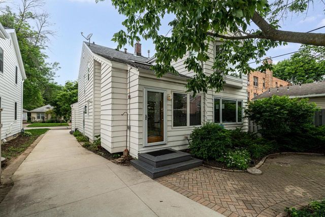 5160 N Idlewild AVENUE, Whitefish Bay, WI 53217