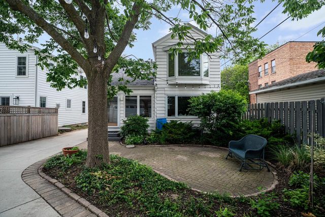 5160 N Idlewild AVENUE, Whitefish Bay, WI 53217
