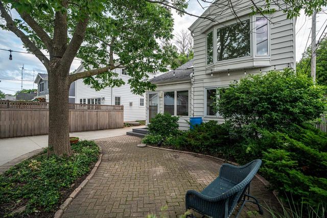 5160 N Idlewild AVENUE, Whitefish Bay, WI 53217