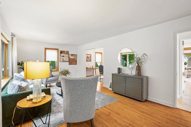 5160 N Idlewild AVENUE, Whitefish Bay, WI 53217