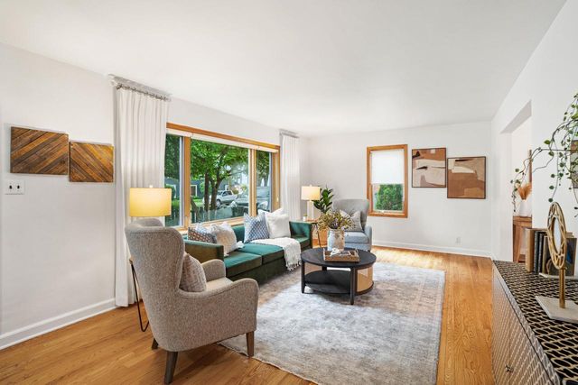 5160 N Idlewild AVENUE, Whitefish Bay, WI 53217