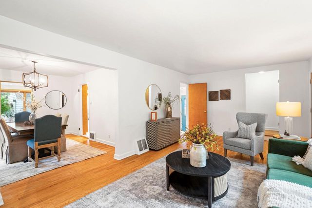 5160 N Idlewild AVENUE, Whitefish Bay, WI 53217