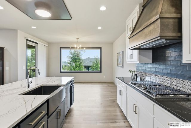 2007 S 211 Street, Elkhorn, NE 68022