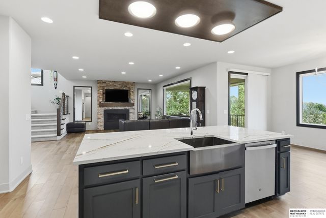 2007 S 211 Street, Elkhorn, NE 68022