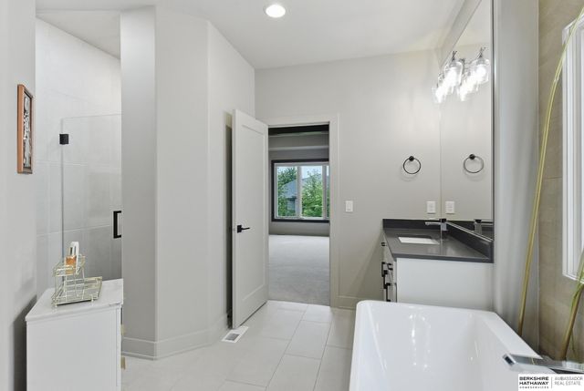 2007 S 211 Street, Elkhorn, NE 68022