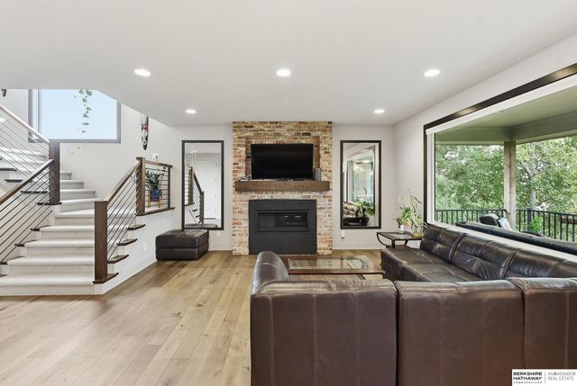 2007 S 211 Street, Elkhorn, NE 68022