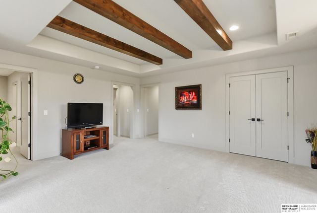 2007 S 211 Street, Elkhorn, NE 68022