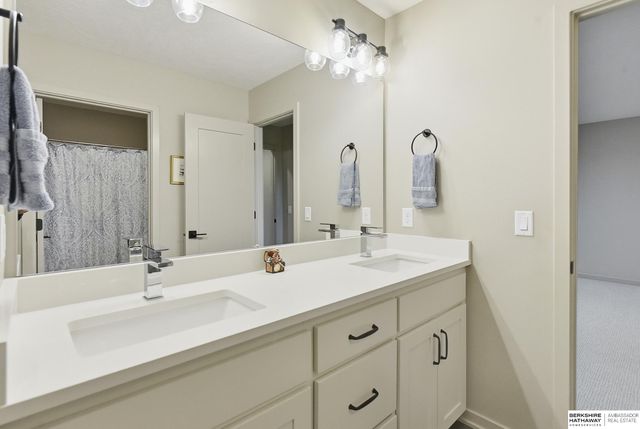 2007 S 211 Street, Elkhorn, NE 68022