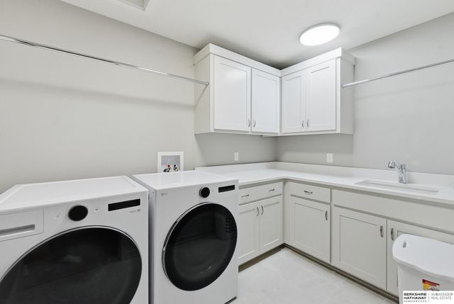 2007 S 211 Street, Elkhorn, NE 68022