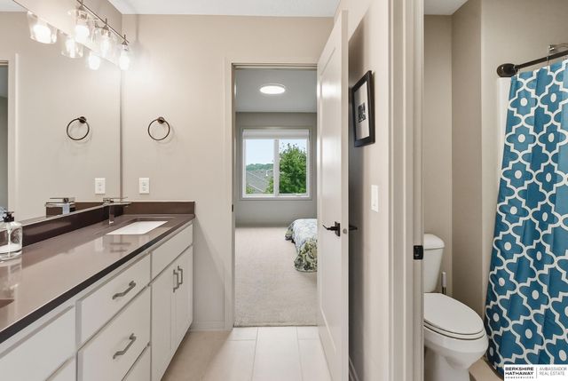 2007 S 211 Street, Elkhorn, NE 68022