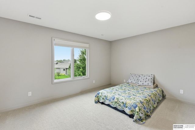 2007 S 211 Street, Elkhorn, NE 68022