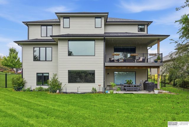 2007 S 211 Street, Elkhorn, NE 68022