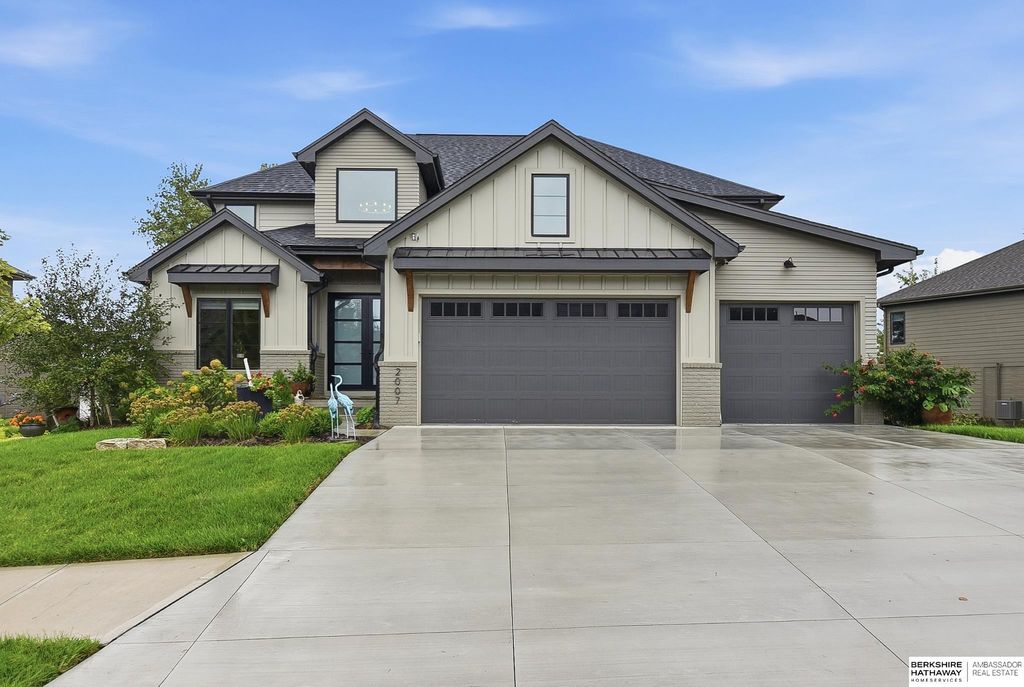 2007 S 211 Street, Elkhorn, NE 68022