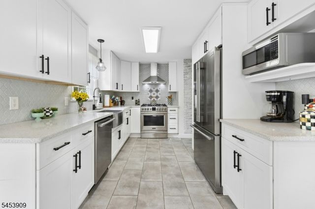8 CHEROKEE ROAD, Cranford Twp., NJ 07016
