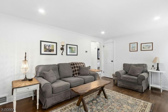 8 CHEROKEE ROAD, Cranford Twp., NJ 07016