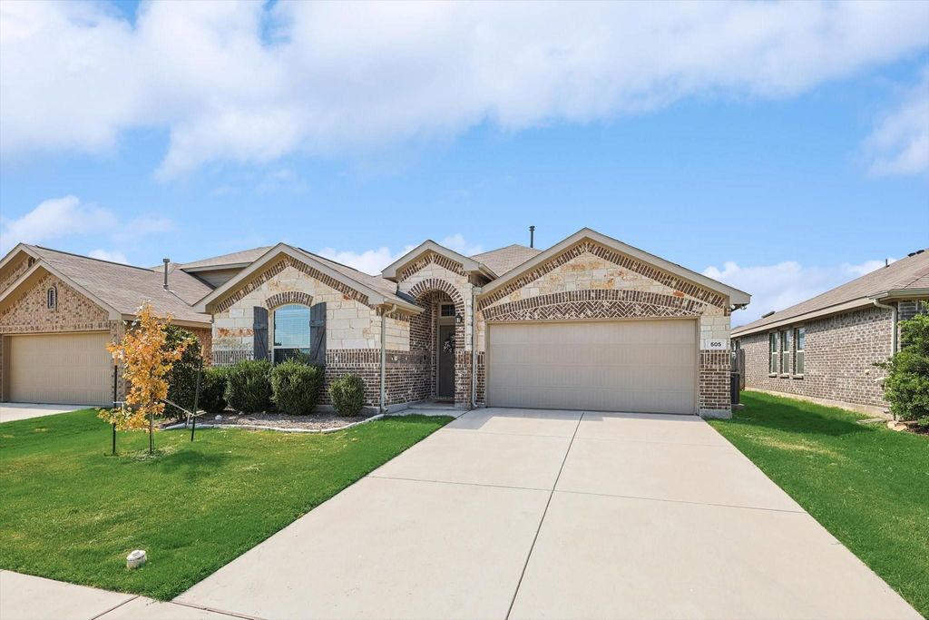 505 Saguaro Drive, Fort Worth, TX 76052