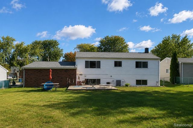 11424 Hazel Avenue, Grand Blanc, MI 48439