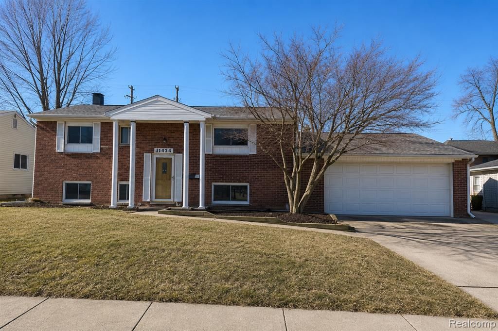 11424 Hazel Avenue, Grand Blanc, MI 48439