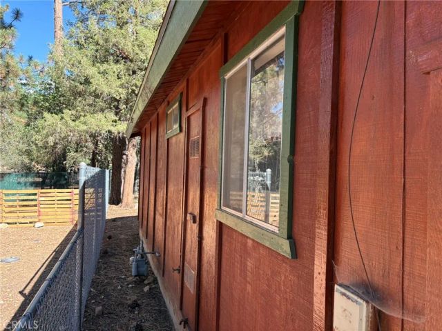 343 Holmes Lane, Sugarloaf, CA 92386