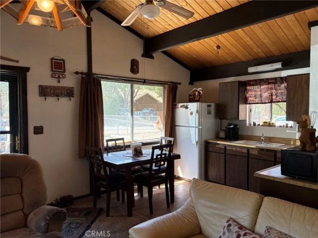 343 Holmes Lane, Sugarloaf, CA 92386