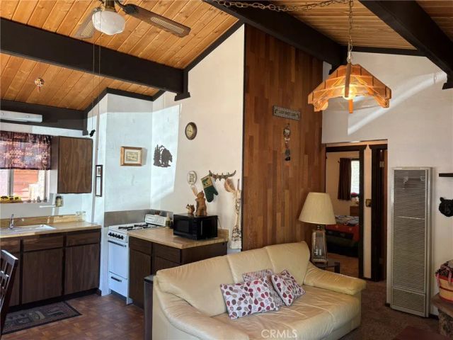 343 Holmes Lane, Sugarloaf, CA 92386