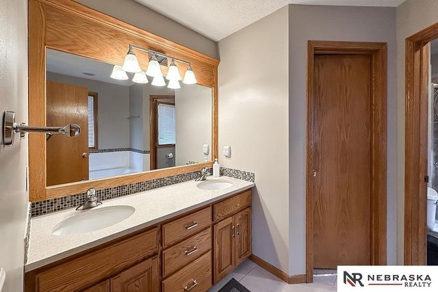 2210 N 151st Street, Omaha, NE 68116