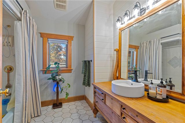 17450 Railroad Cut Road, Rogers, AR 72756