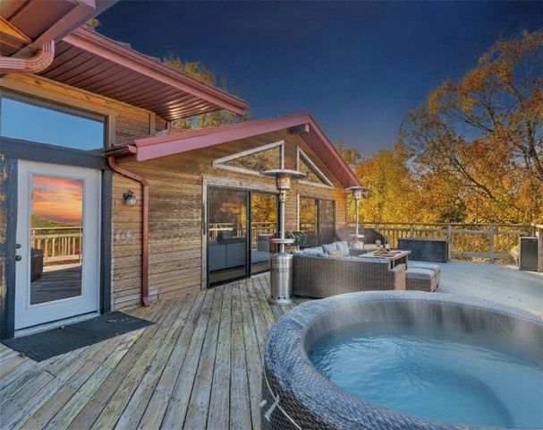 17450 Railroad Cut Road, Rogers, AR 72756