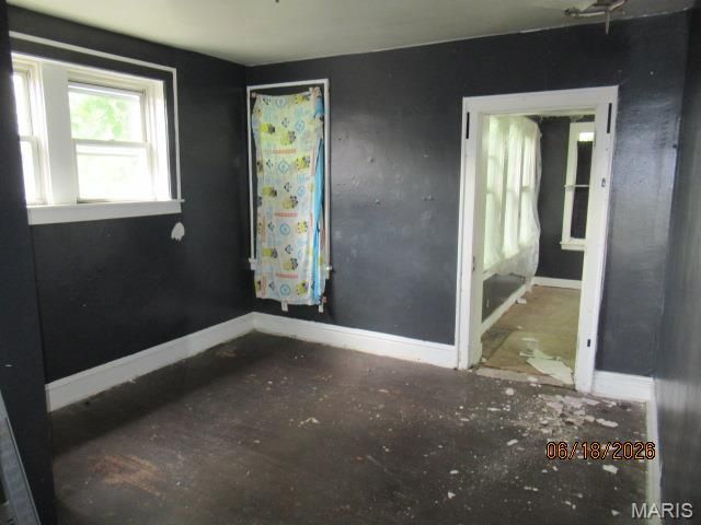 5569 Palm Street, St Louis, MO 63120