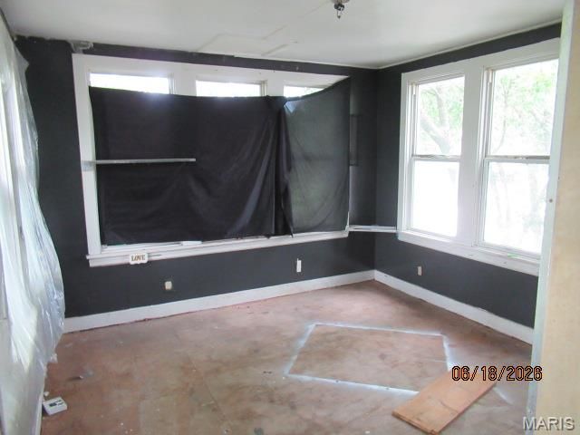 5569 Palm Street, St Louis, MO 63120