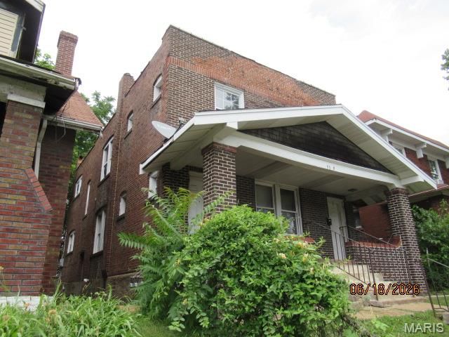5569 Palm Street, St Louis, MO 63120