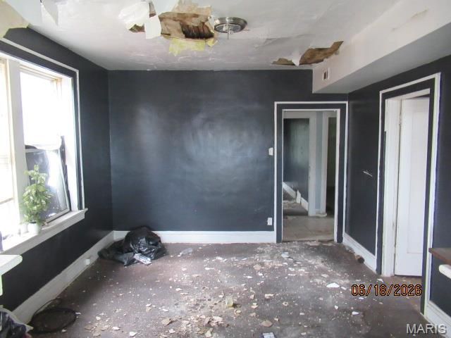 5569 Palm Street, St Louis, MO 63120