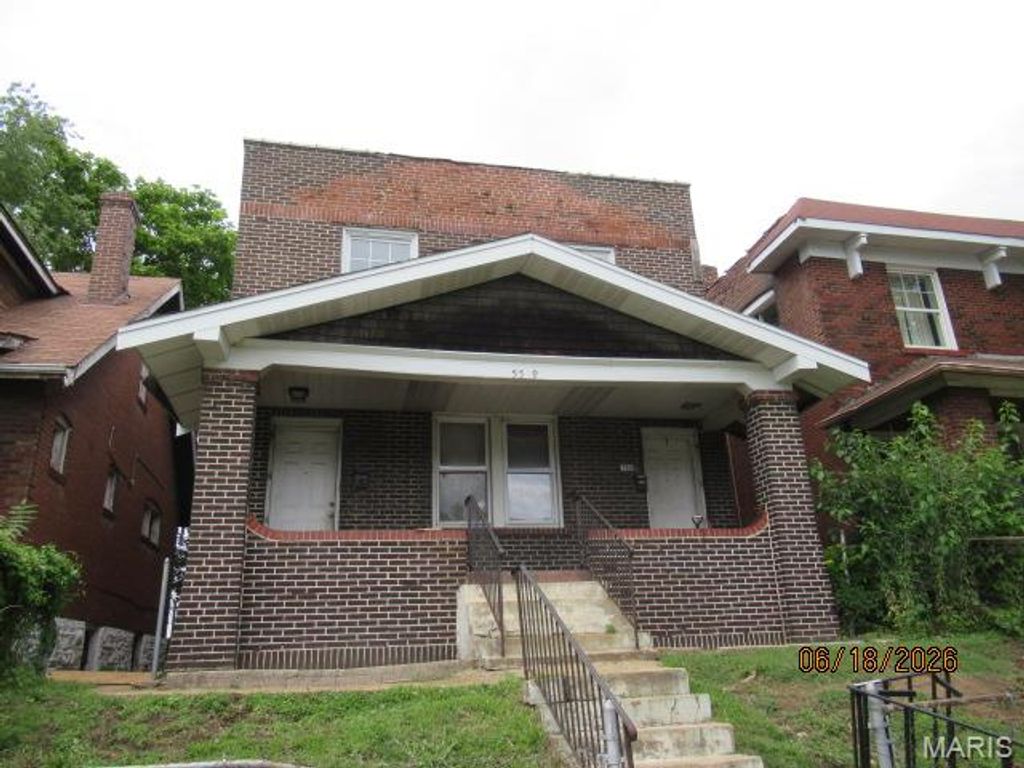 5569 Palm Street, St Louis, MO 63120