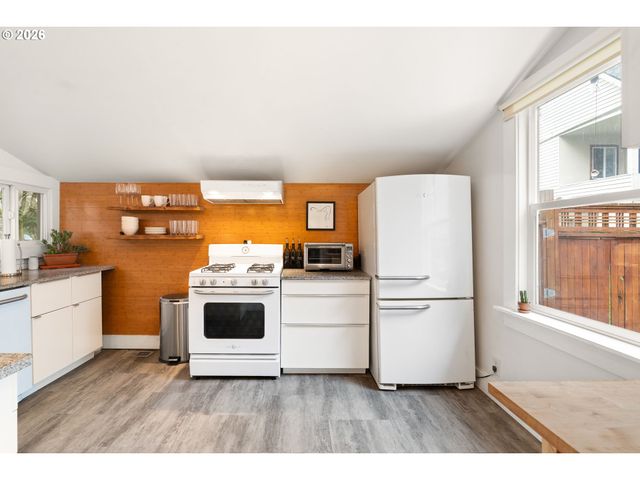 3017 S WATER Ave, Portland, OR 97201