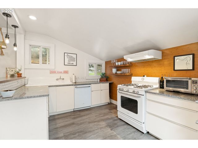 3017 S WATER Ave, Portland, OR 97201