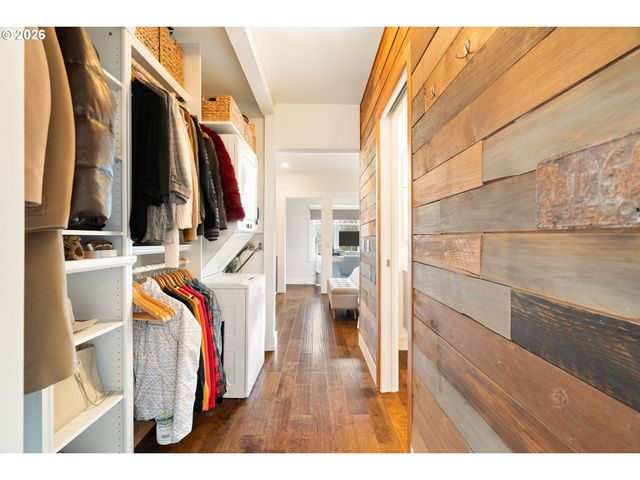 3017 S WATER Ave, Portland, OR 97201