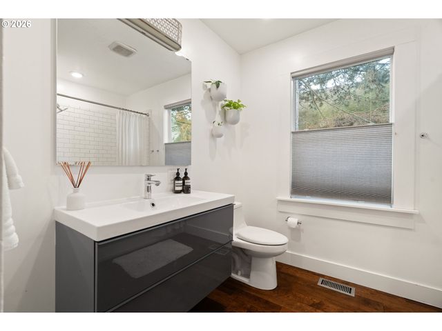 3017 S WATER Ave, Portland, OR 97201